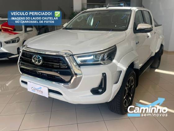 TOYOTA HILUX 2.8 D-4D TURBO DIESEL CD SRX PLUS 4X4 AUTOMÁTICO